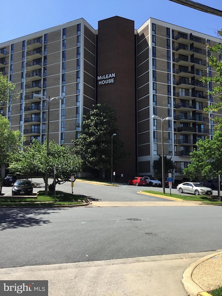 6800 Fleetwood Rd Unit 1206, McLean, VA 22101