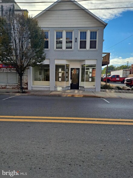 122 N Main St, Moorefield, WV 26836
