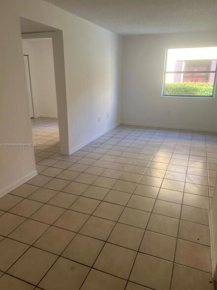 686 NW 114th Ave Unit 203, Miami, FL 33172