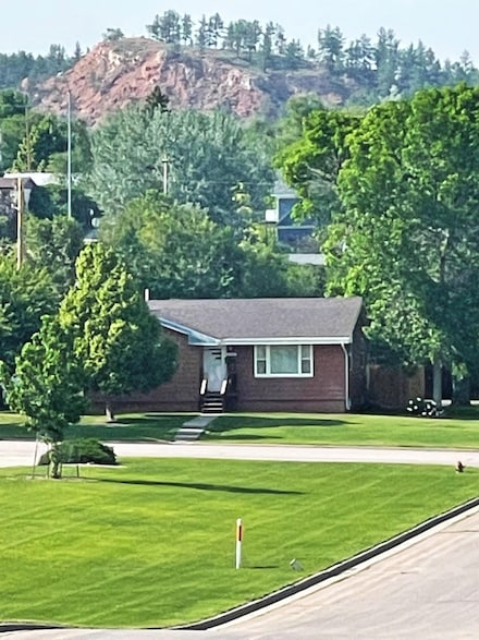 2102 Albany Ave, Hot Springs, SD 57747