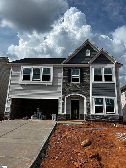 607 Hemsford Dr, Greenville, SC 29605