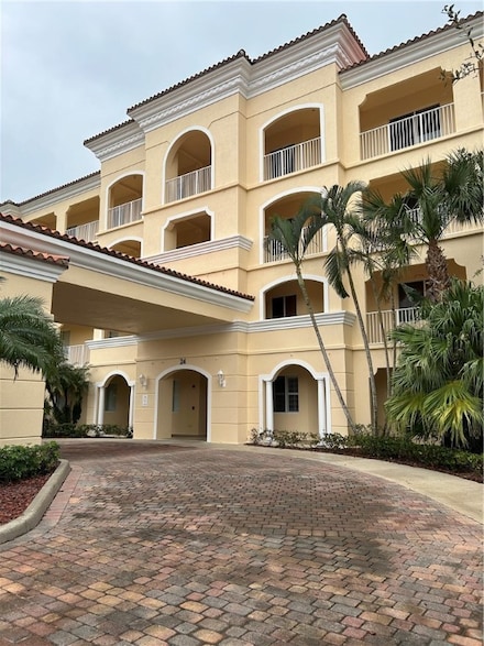 24 Harbour Isle Dr W Unit 104, Fort Pierce, FL 34949