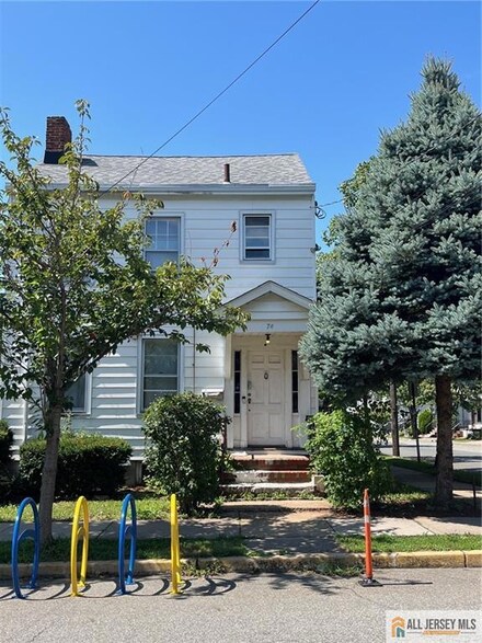 74 Sicard St, New Brunswick, NJ 08901