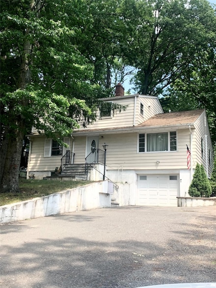144 Railroad Ave Unit Upstairs, Pearl River, NY 10965
