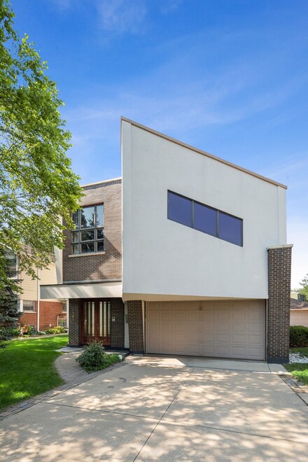 1565 Harding Rd, Northfield, IL 60093
