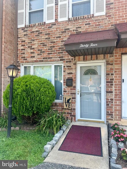 34 Park Vallei Ln, Brookhaven, PA 19015