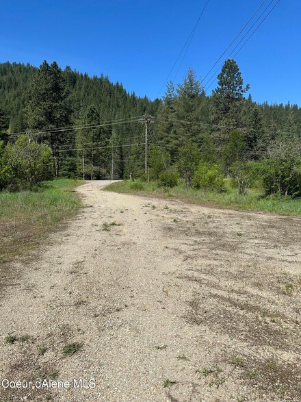 1927 Pine Creek Rd, Pinehurst, ID 83850