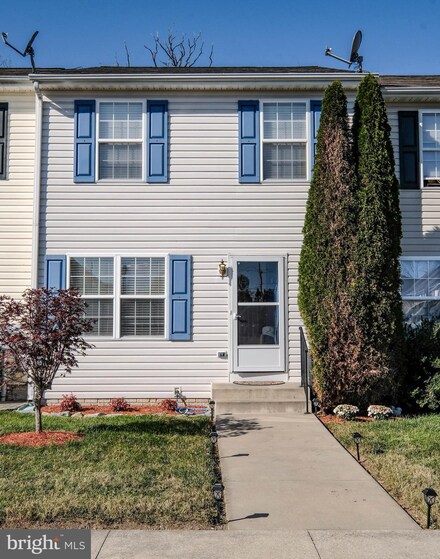 17 Currituck Ct, Bunker Hill, WV 25413