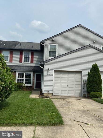 15 E Oleander Dr, Mount Laurel, NJ 08054