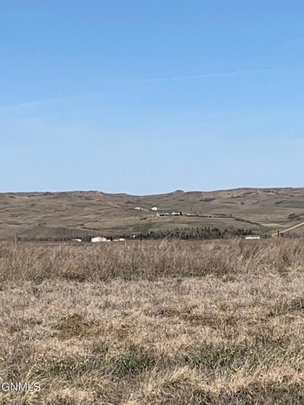 006 Labrador Dr, East Morton, ND 58554