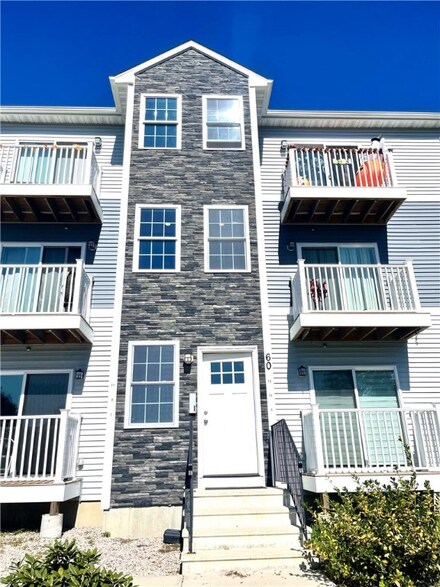 60 Village Green S Unit 8, Riverside, RI 02915