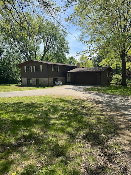 7705 E Rockton Rd, Roscoe, IL 61073