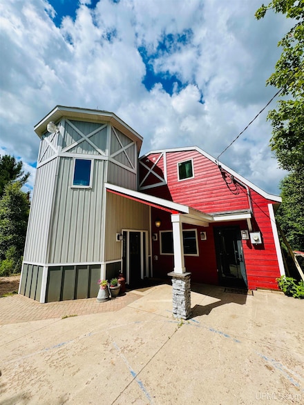 3 Maple Ridge Rd, Negaunee, MI 49866