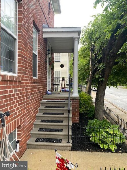 1118 N Woodyear St, Baltimore, MD 21217