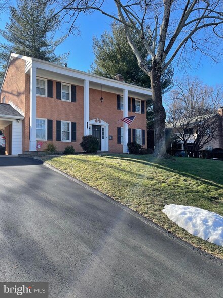 2620 Woodley Place, Falls Church, VA 22046