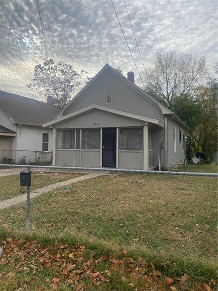 2269 Russell Ave, Kansas City, KS 66104