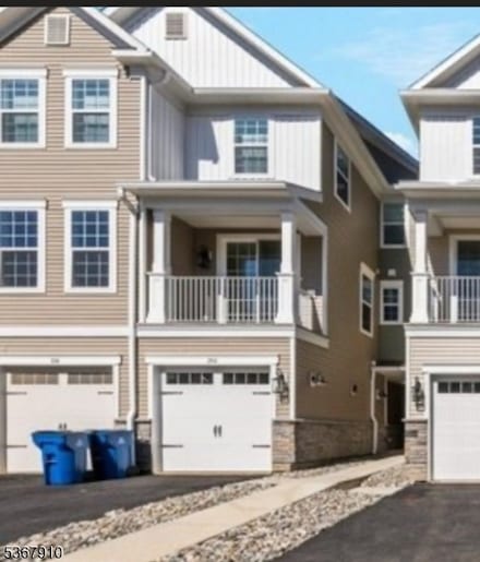 204 Honeysuckle Ln, Warren, NJ 07059