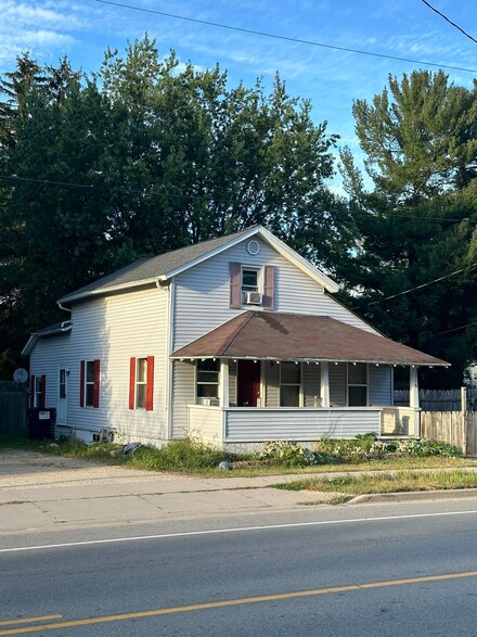 218 W North St, Plainfield, WI 54966
