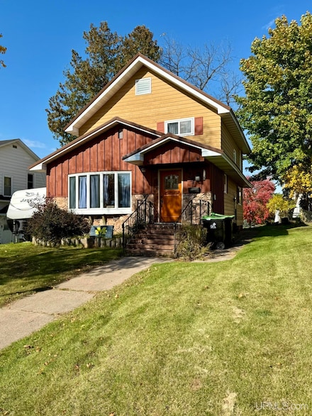 524 Detroit Ave, Iron Mountain, MI 49801