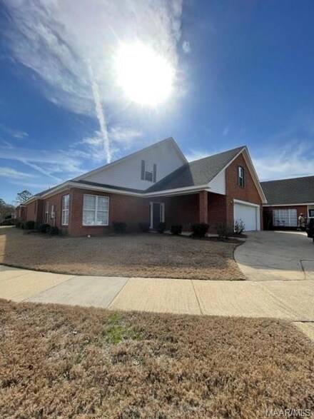 118 River Chase Ct, Wetumpka, AL 36092