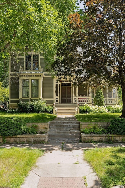 904 6th St, Hudson, WI 54016
