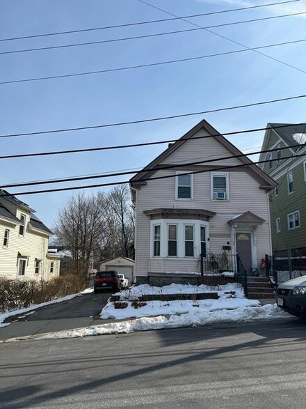 61 Pleasant St, Lawrence, MA 01841