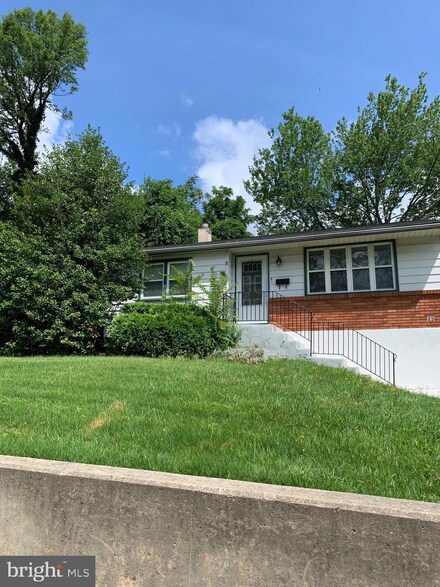 39 E Charleston Ave, Lawnside, NJ 08045