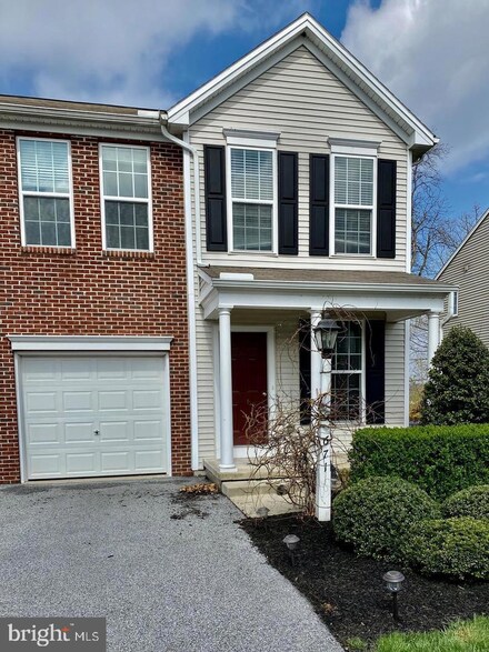 671 Whitetail Dr, Hummelstown, PA 17036