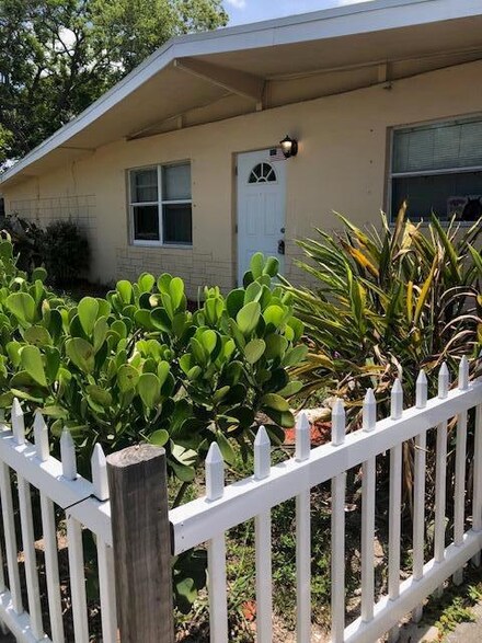 701 S 23rd St, Fort Pierce, FL 34950