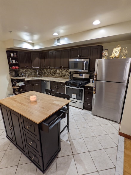 910 Summit Ave Unit 301, Union City, NJ 07087