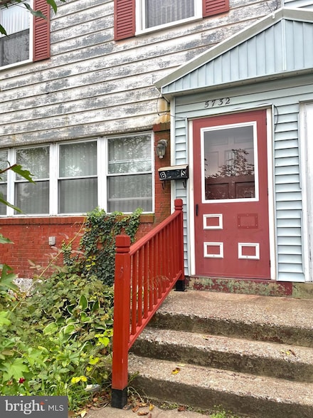 5732 Mitchell Rd, Levittown, PA 19057