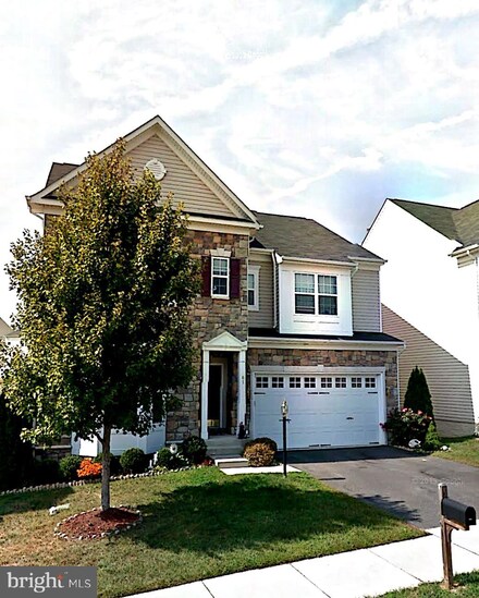 81 Carriage Hill Dr, Fredericksburg, VA 22405