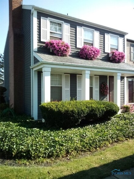 21 Georgetown Dr, Bowling Green, OH 43402