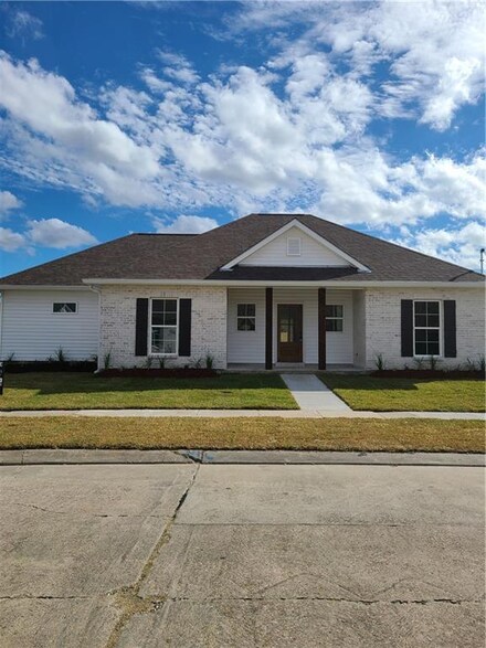 3113 Nancy St, Meraux, LA 70075