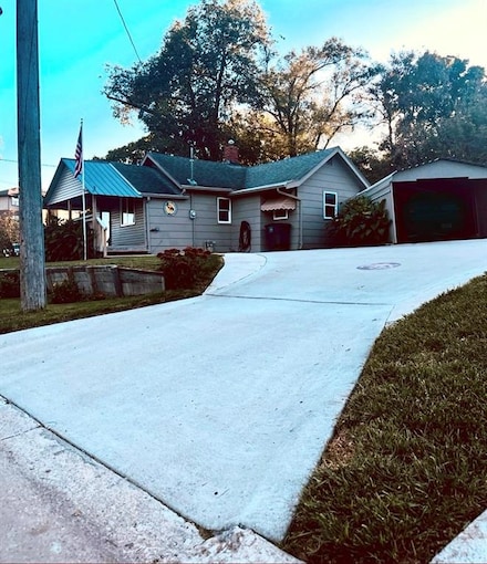 6204 SW 5th St, Des Moines, IA 50315