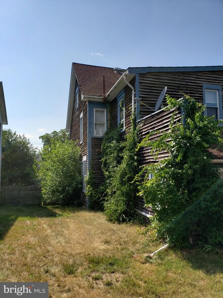 8 Hanover St, Pemberton, NJ 08068