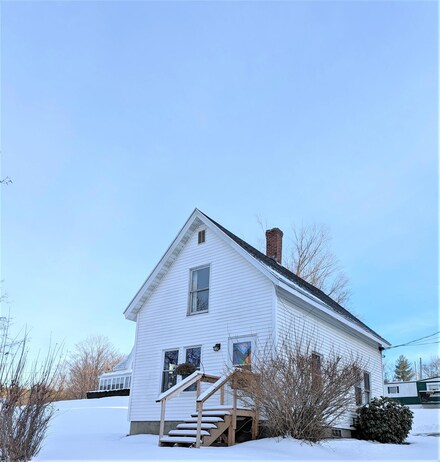 51 Windsor St, Randolph, ME 04346