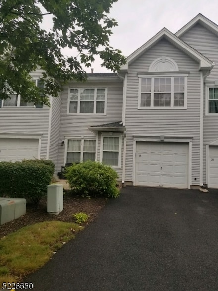 19 Stillwell Ct, Bridgewater, NJ 08807
