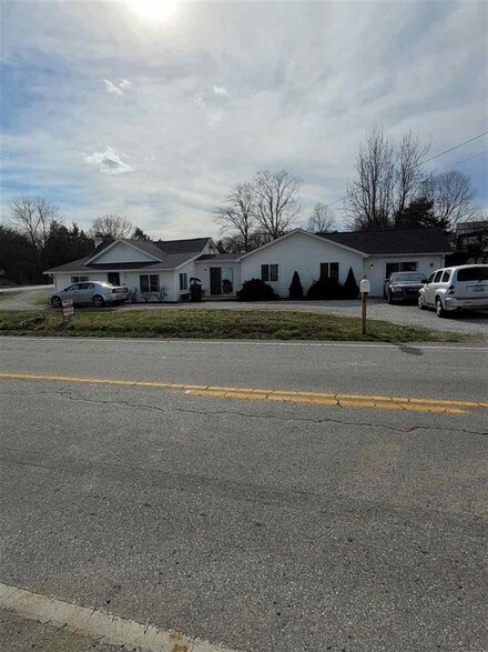 9510 Bowling Green Rd, Morgantown, KY 42261