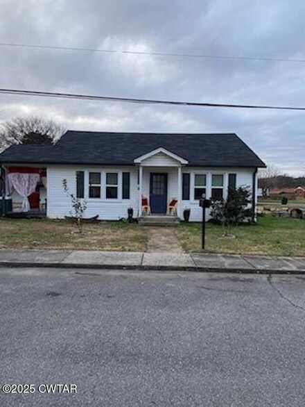 204 Carroll Ave, Waverly, TN 37185
