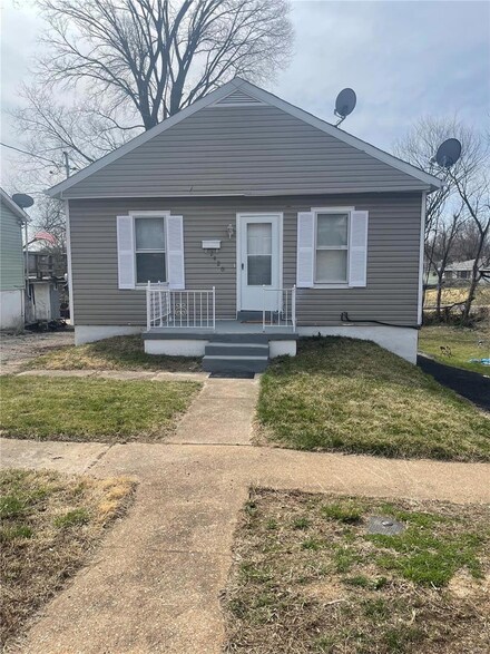 2420 Switzer Ave, Saint Louis, MO 63136