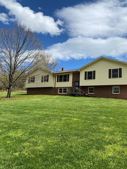 16010 Black Hollow Rd, Abingdon, VA 24210