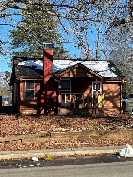 811 E Main St, Seneca, SC 29678