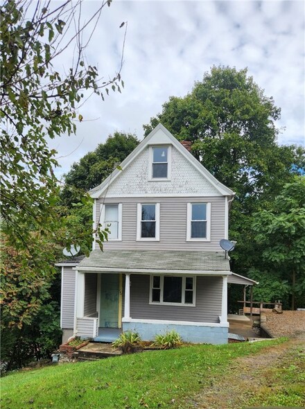 604 N 10th St, Apollo, PA 15613