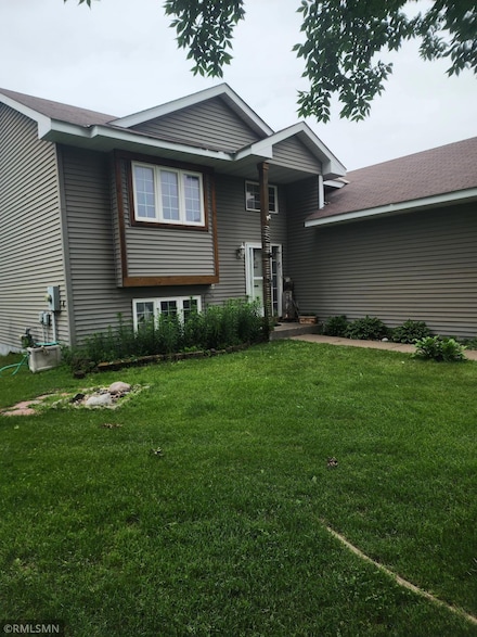 419 Cardinal Ct, Isanti, MN 55040