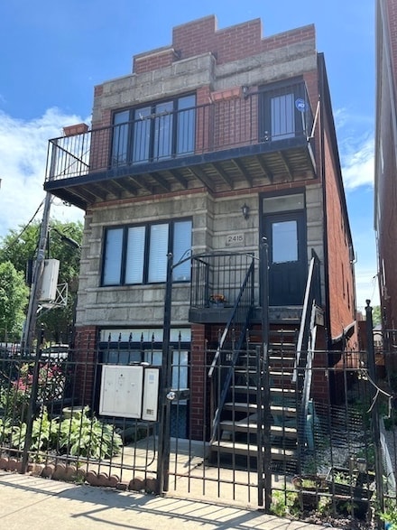 2415 W Harrison St Unit 1, Chicago, IL 60612