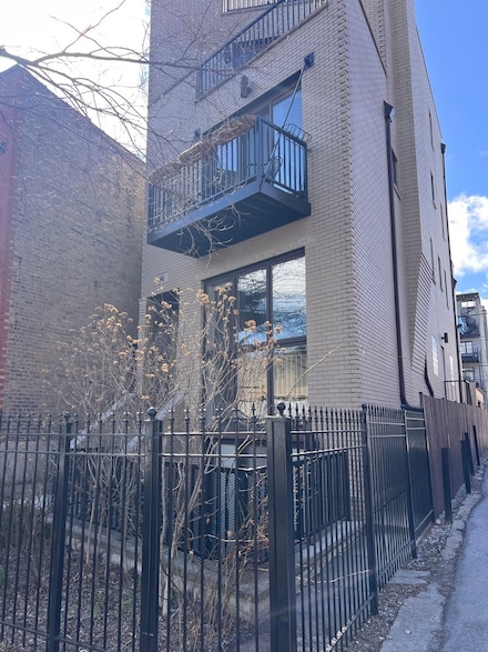 946 N Wood St Unit 1, Chicago, IL 60622