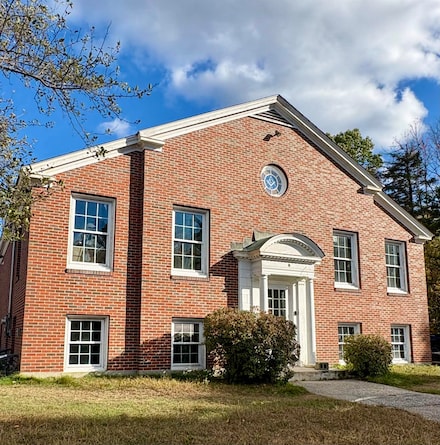 15 Mountain Rd Unit 201, Goffstown, NH 03045