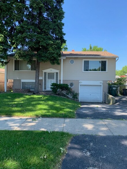 1716 W 167th St, Markham, IL 60428