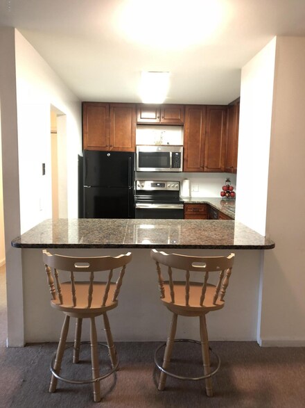 260 Pittsfield Rd Unit F6, Lenox, MA 01240